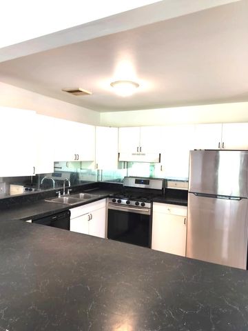 5B Kingery Quarter 107, Willowbrook, IL 60527