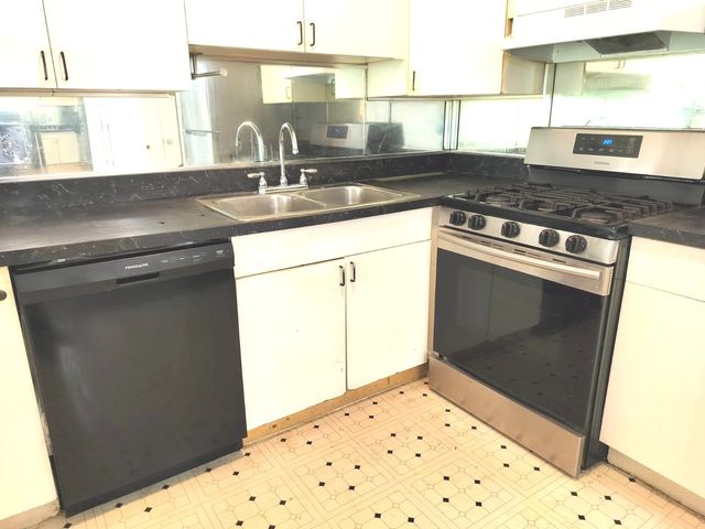 5B Kingery Quarter 107, Willowbrook, IL 60527