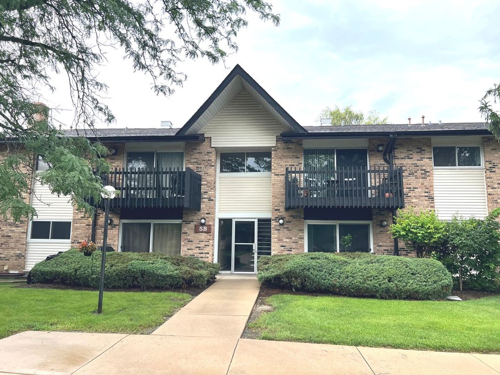 5B Kingery Quarter 107, Willowbrook, IL 60527
