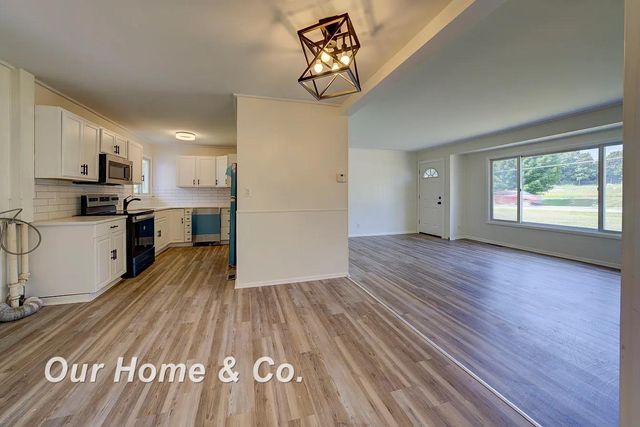 6072 Center Road, Traverse City, MI 49686