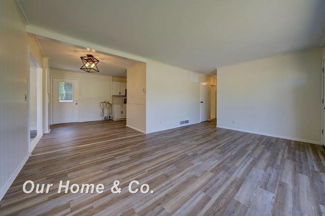 6072 Center Road, Traverse City, MI 49686