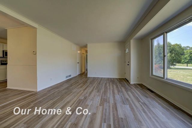 6072 Center Road, Traverse City, MI 49686