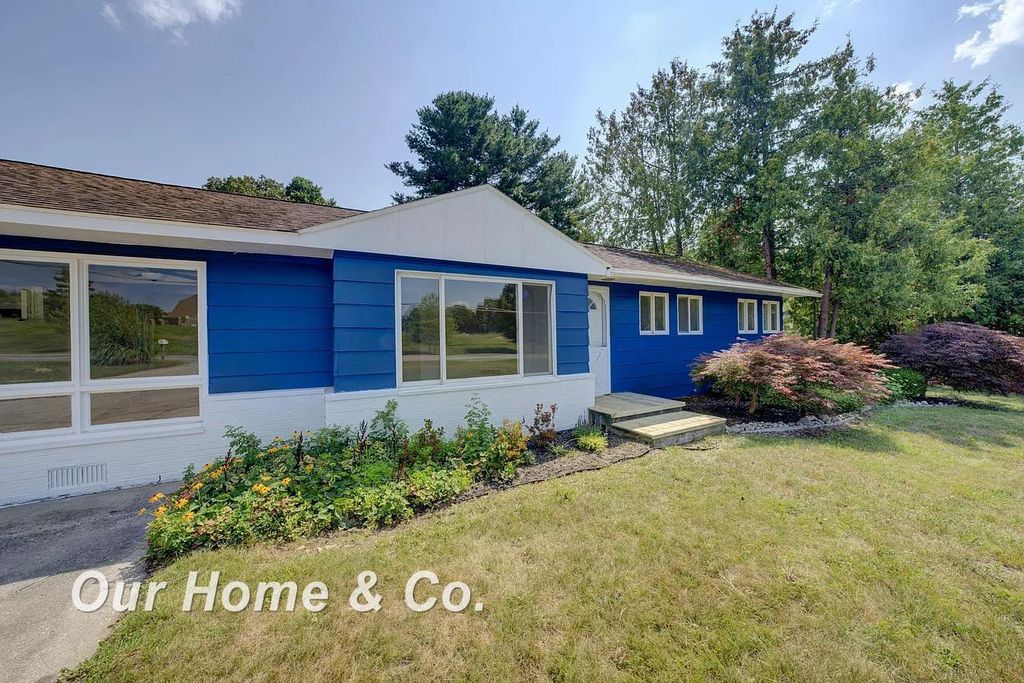6072 Center Road, Traverse City, MI 49686