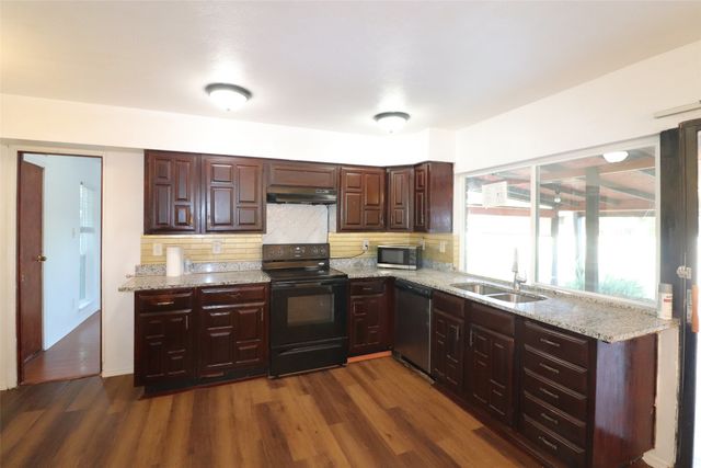 1504 Fair Oaks Drive, Richardson, TX 75081