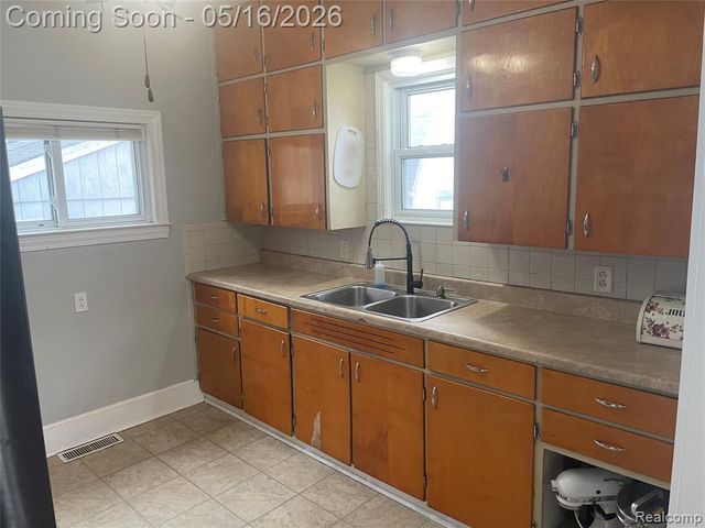 218 16th Street, Port Huron, MI 48060