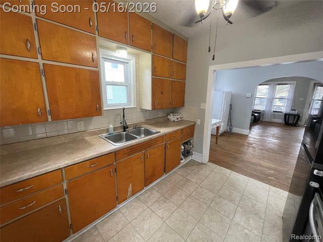 218 16th Street, Port Huron, MI 48060