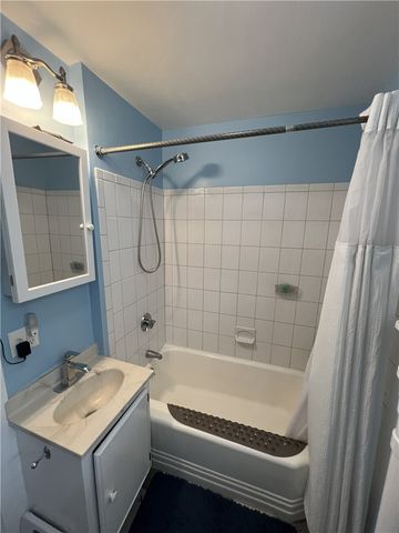 13 Newport Avenue 3, Newport, RI 02840