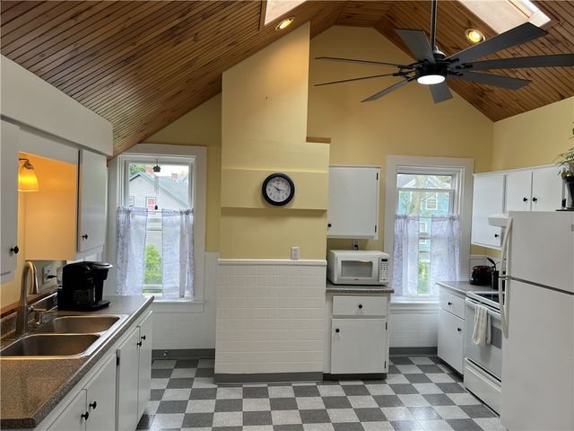 13 Newport Avenue 3, Newport, RI 02840