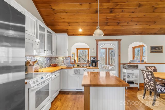 525 Mossy Oak Trail, Nebo, NC 28761