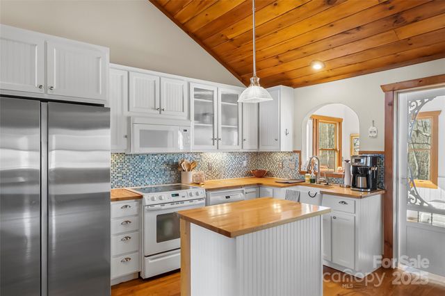 525 Mossy Oak Trail, Nebo, NC 28761