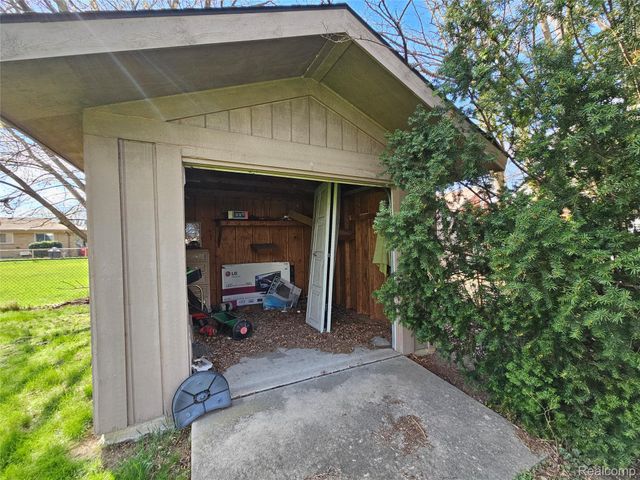 17641 Ego Avenue, Eastpointe, MI 48021