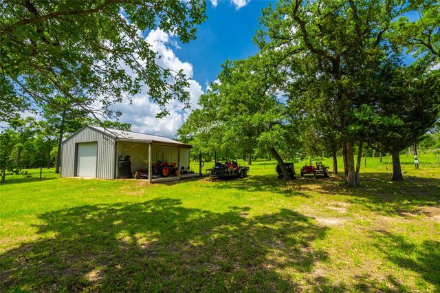 677 Old Antioch RD, Smithville, TX 78957