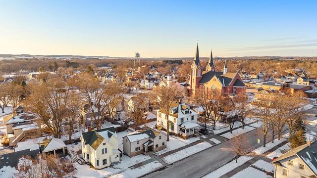 225 N Pine Street, Reedsburg, WI 53959