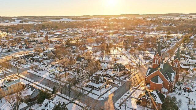 225 N Pine Street, Reedsburg, WI 53959