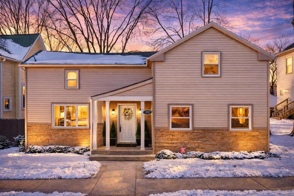 225 N Pine Street, Reedsburg, WI 53959