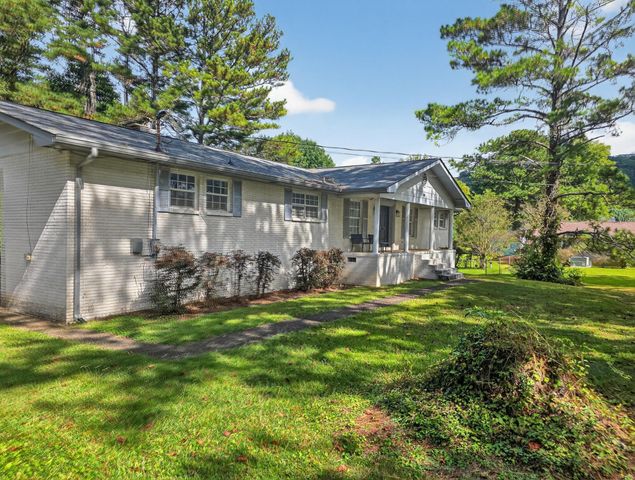 9525 N Valley Trail, Ooltewah, TN 37363