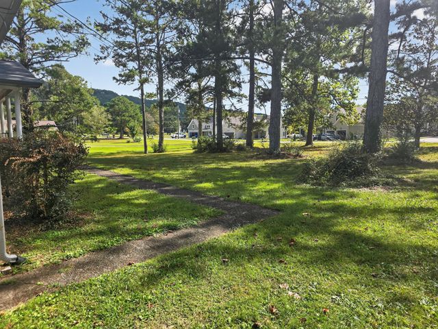 9525 N Valley Trail, Ooltewah, TN 37363