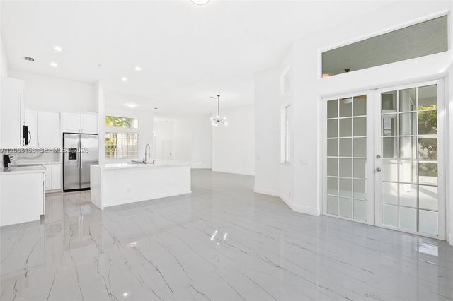 646 Heritage Dr 646, Weston, FL 33326