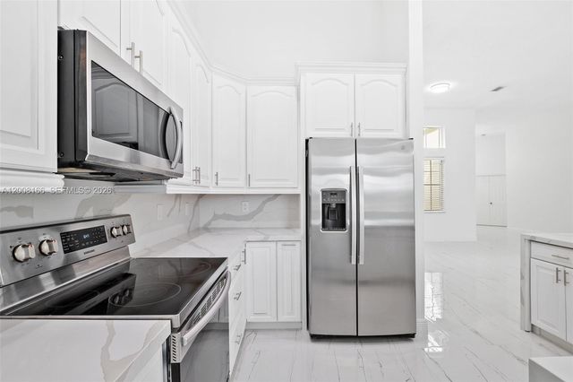 646 Heritage Dr 646, Weston, FL 33326