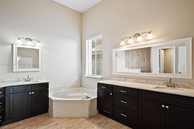 646 Heritage Dr 646, Weston, FL 33326