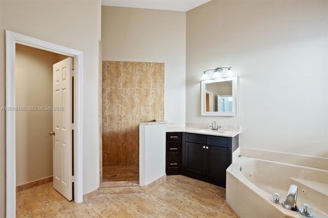 646 Heritage Dr 646, Weston, FL 33326