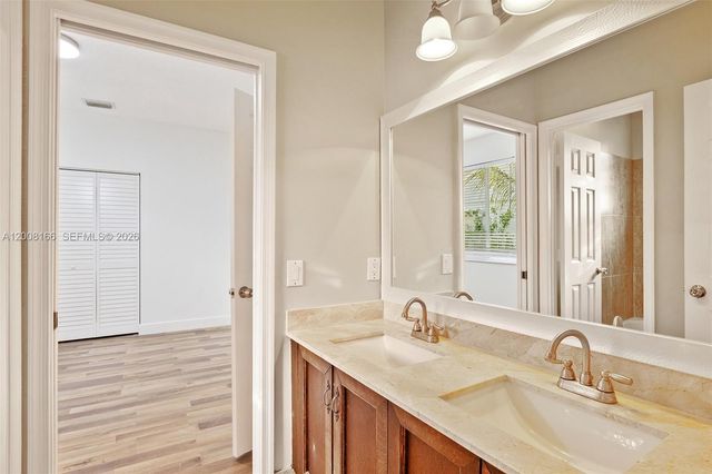 646 Heritage Dr 646, Weston, FL 33326