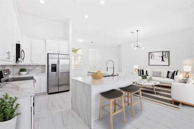 646 Heritage Dr 646, Weston, FL 33326