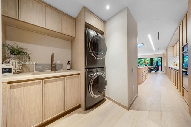 72 W Shore Drive W, Miami, FL 33133