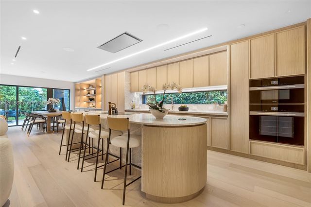 72 W Shore Drive W, Miami, FL 33133