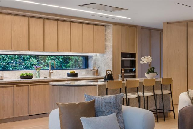72 W Shore Drive W, Miami, FL 33133