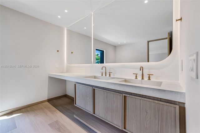 72 W Shore Drive W, Miami, FL 33133