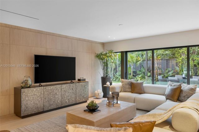 72 W Shore Drive W, Miami, FL 33133
