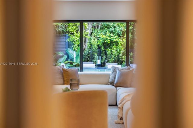 72 W Shore Drive W, Miami, FL 33133