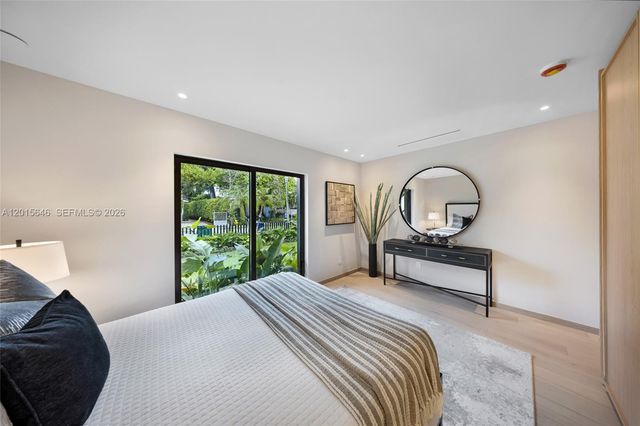 72 W Shore Drive W, Miami, FL 33133