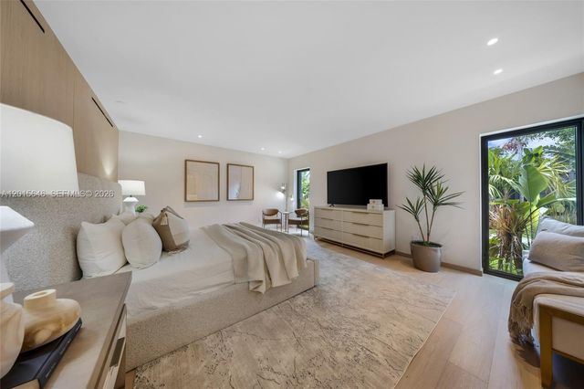 72 W Shore Drive W, Miami, FL 33133