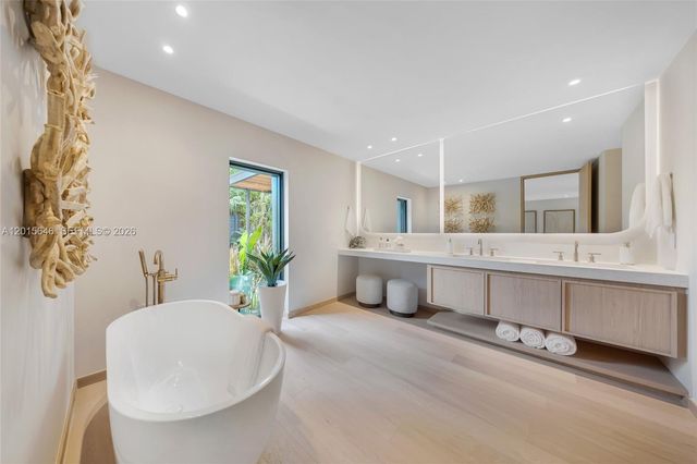 72 W Shore Drive W, Miami, FL 33133