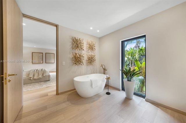 72 W Shore Drive W, Miami, FL 33133