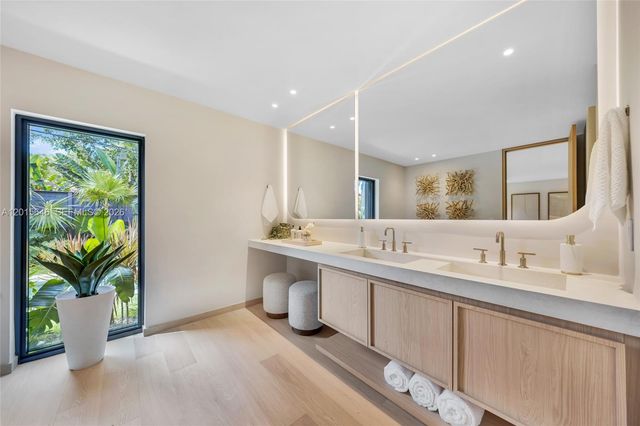 72 W Shore Drive W, Miami, FL 33133