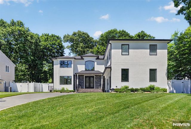457 Lincoln Drive, Paramus, NJ 07652