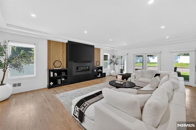 457 Lincoln Drive, Paramus, NJ 07652