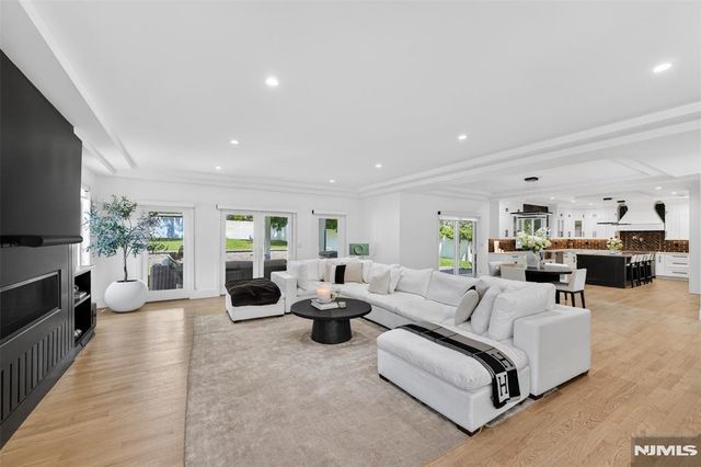 457 Lincoln Drive, Paramus, NJ 07652