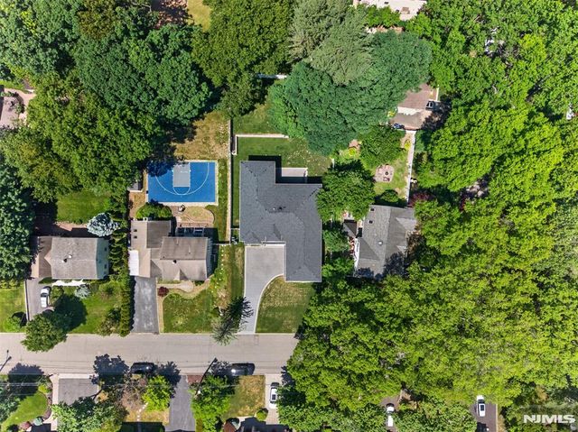 457 Lincoln Drive, Paramus, NJ 07652