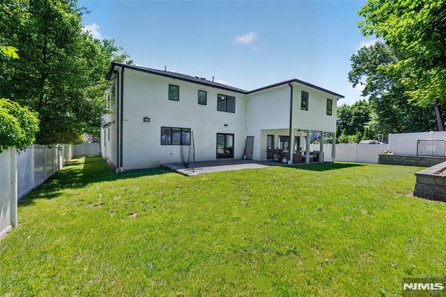 457 Lincoln Drive, Paramus, NJ 07652