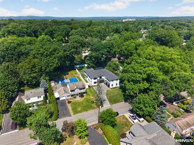 457 Lincoln Drive, Paramus, NJ 07652