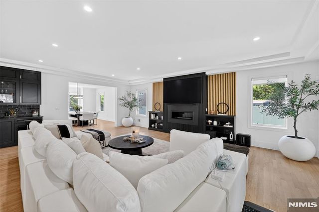 457 Lincoln Drive, Paramus, NJ 07652