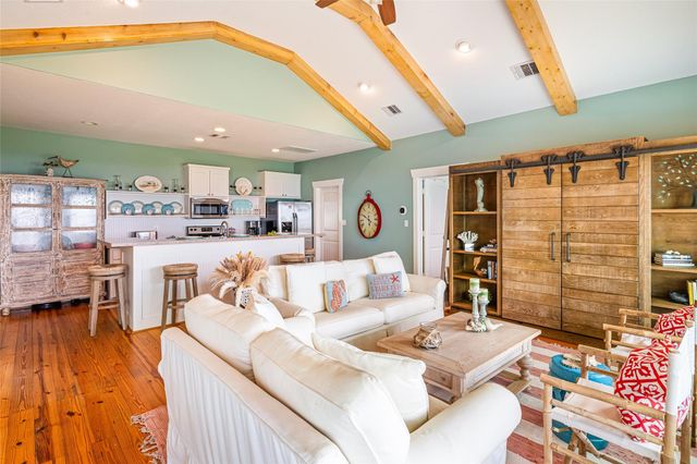 948 Barkley Street, Gilchrist, TX 77617