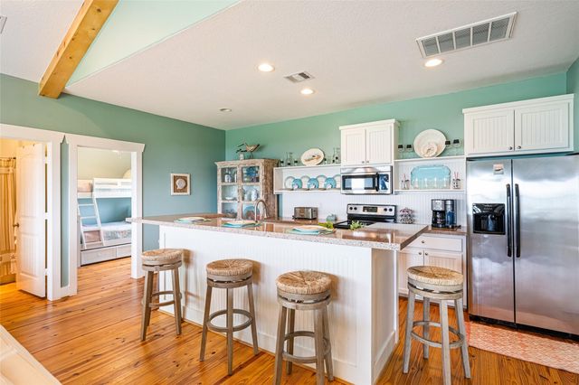 948 Barkley Street, Gilchrist, TX 77617