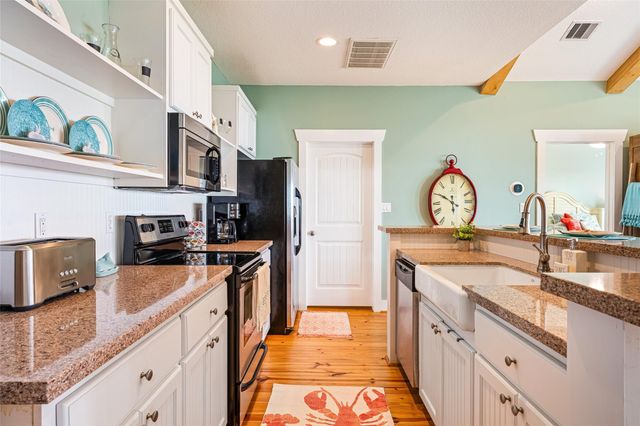 948 Barkley Street, Gilchrist, TX 77617