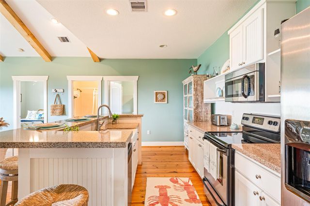 948 Barkley Street, Gilchrist, TX 77617