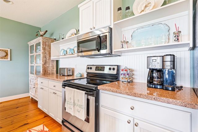 948 Barkley Street, Gilchrist, TX 77617
